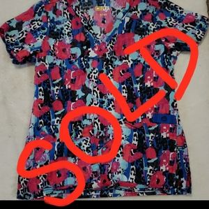 Wonder wink flex scrub top